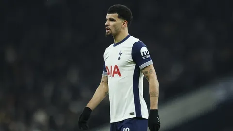 郭艾伦重返赛场展现王者风范，职业历练成就强势回归